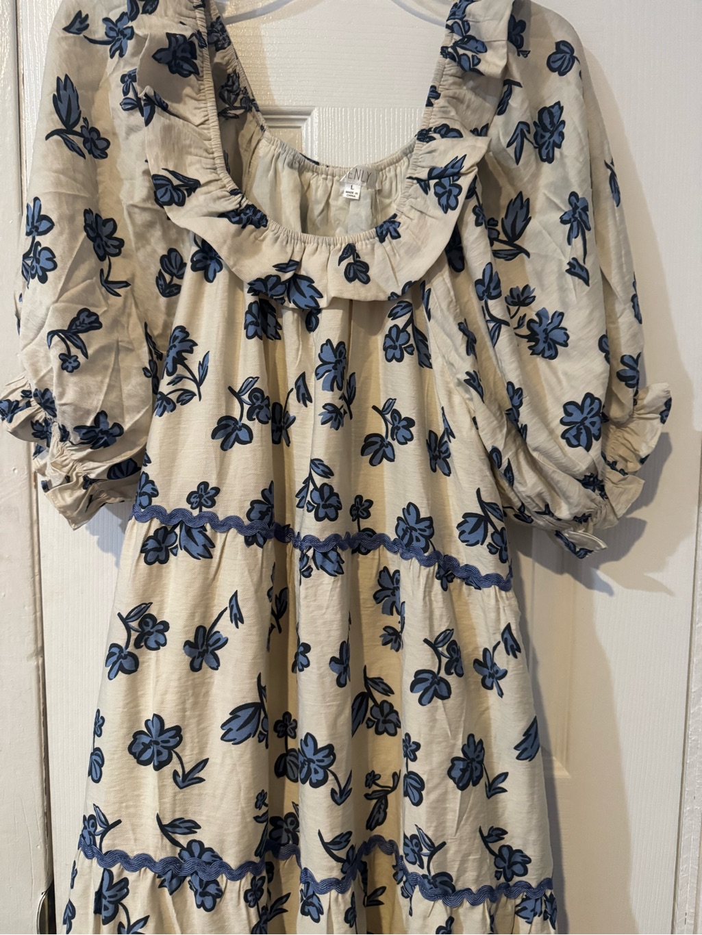 Nwt Floral Blue And White Maxi Dress — image 4 of 6
